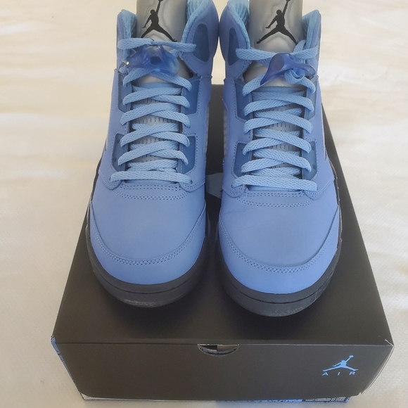 Size 12 - Jordan 5 University Blue. Deadstock DV1310-401